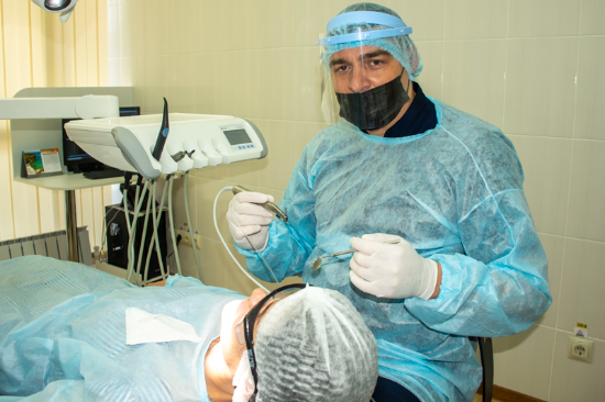 Стоматология клиники Uniserv Medical Center – здоровые и красивые зубы без боли и страха