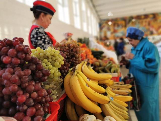 В Казахстане достаточный запас и производство социально-значимых продуктов питания - Сапархан Омаров