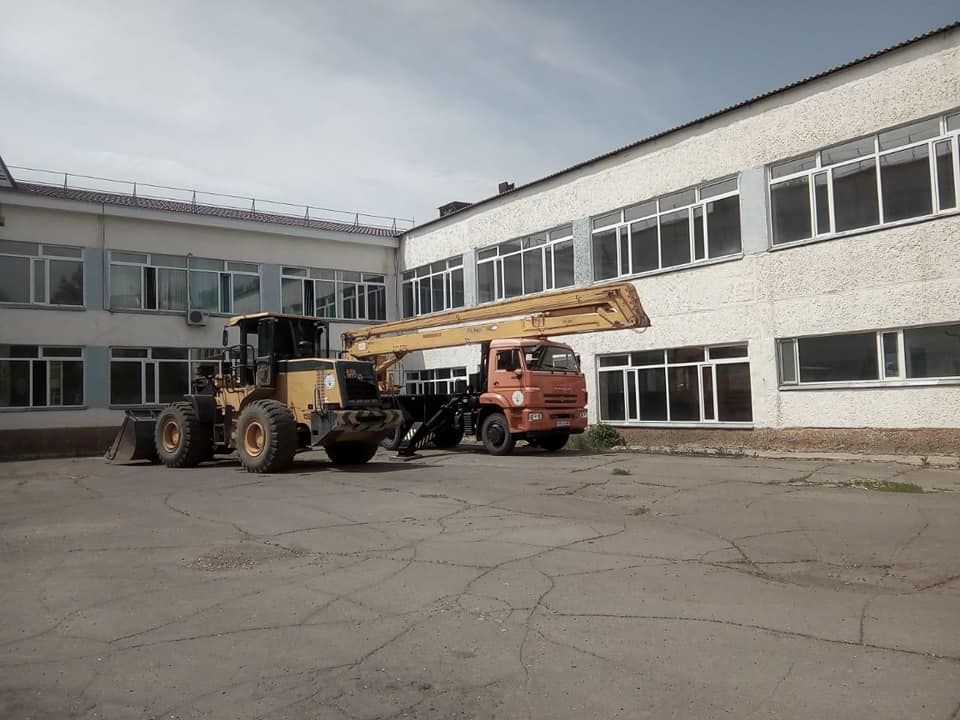 Аким Уральска пригласил родителей контролировать ход ремонта школ